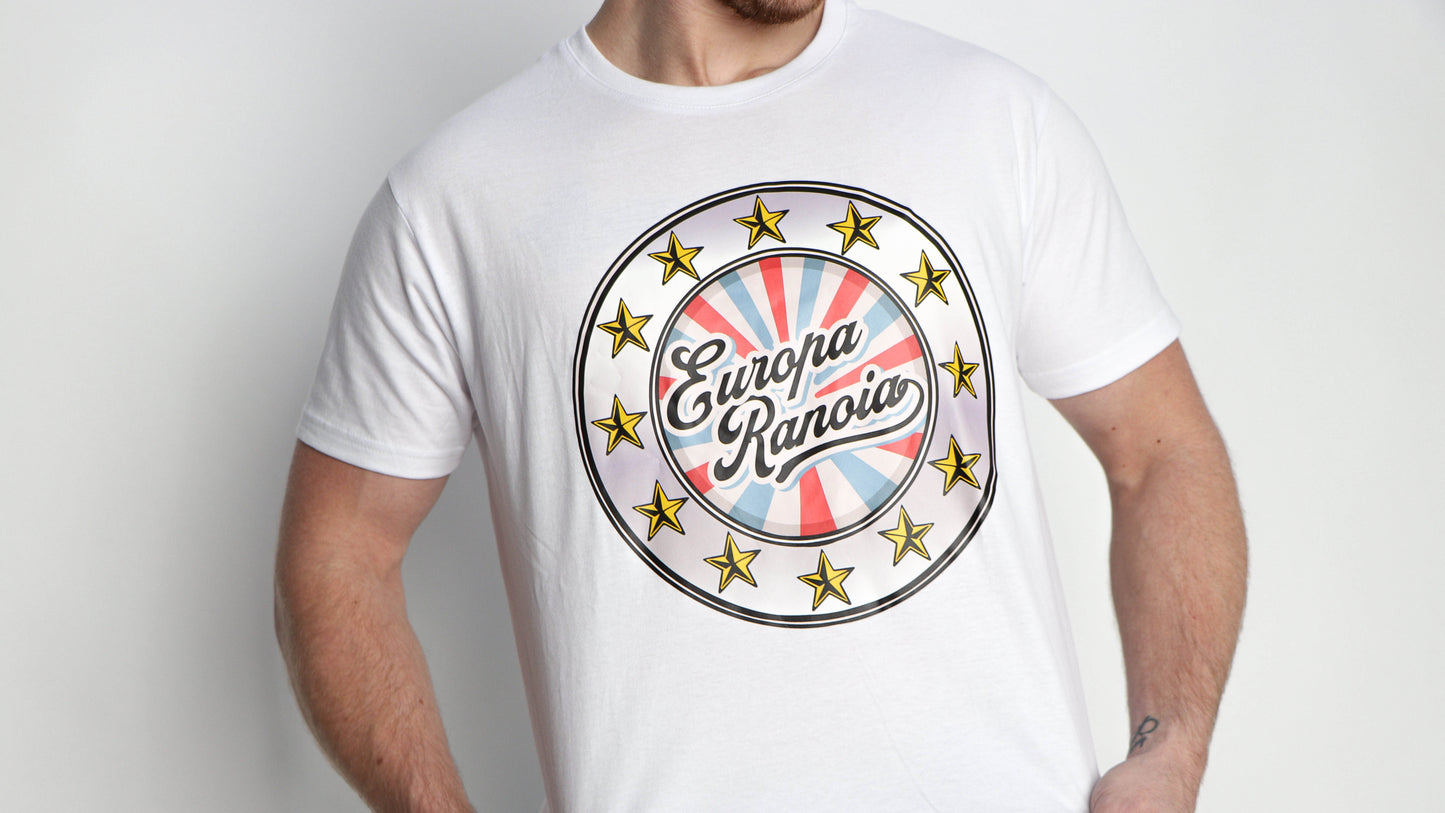 Laat je stem horen met dit Europaranoia T-Shirt en draag bij aan het gesprek over de problemen die Europa raken, terwijl je tegelijkertijd een boodschap van hoop en eenheid uitdraagt.