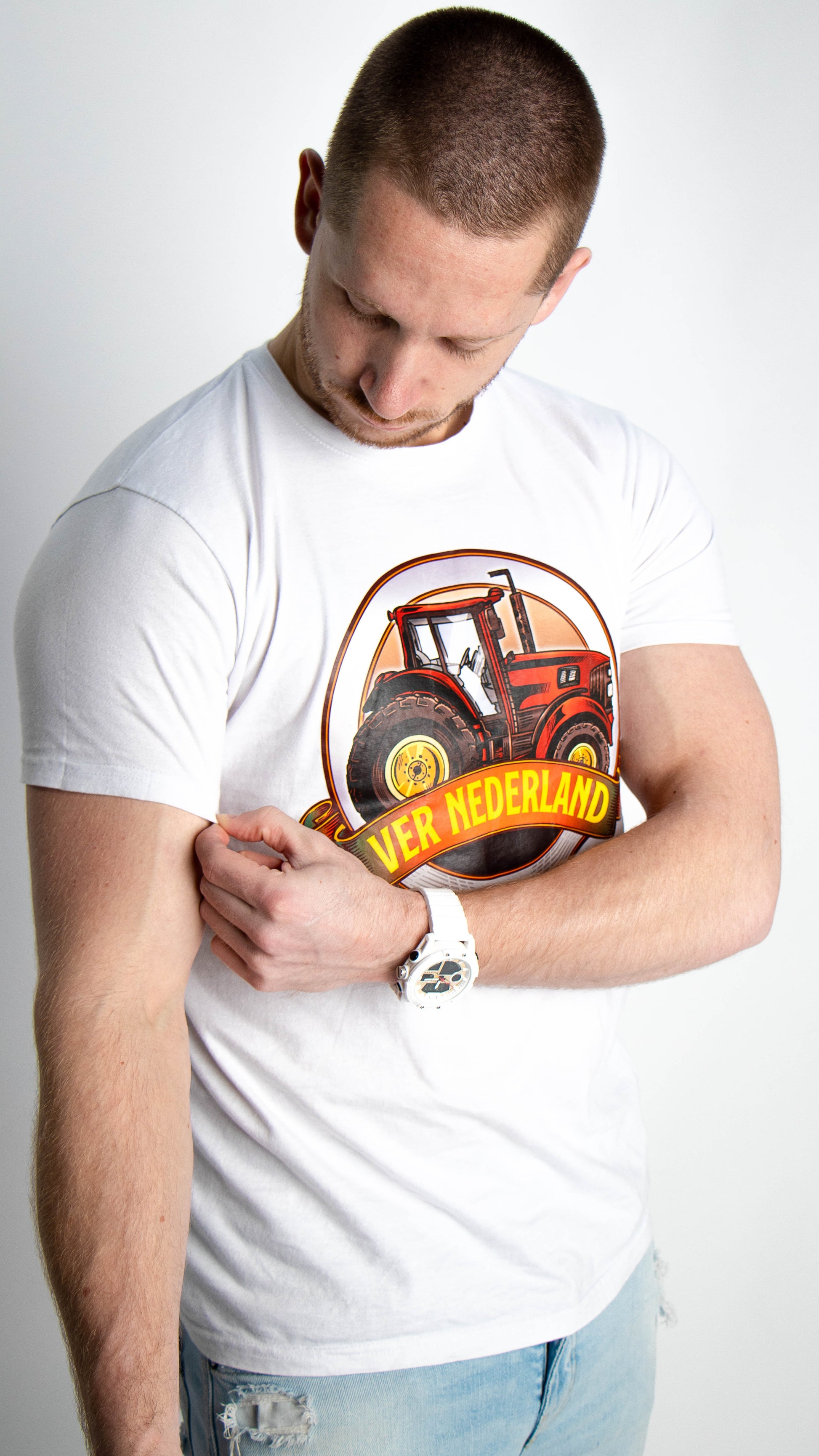 Dit Vernederland T-shirt is een eerbetoon aan de hardwerkende mannen en vrouwen die ons land voeden.